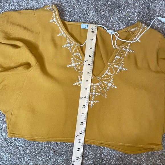 Tobi brand blouse mustard yellow embroidered cropped flowy sleeve flutter SZ SM - Picture 8 of 10